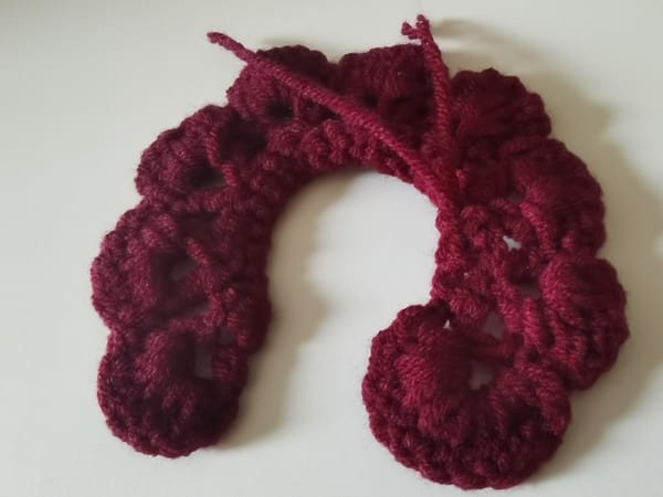 conceal yarn end is completed for crochet rose pattern