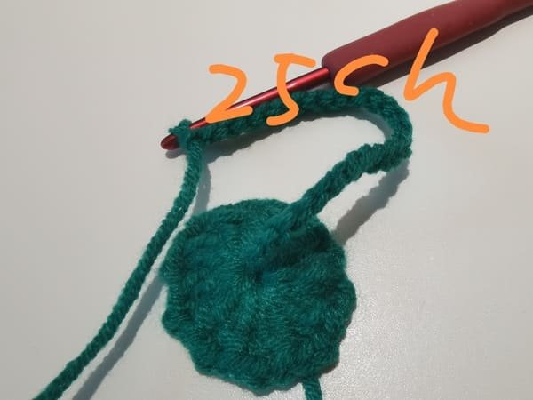 crochet 25 chain stitches for hand carrying