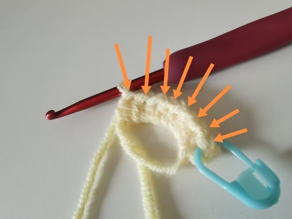 crochet 8 half double crochets in to magic ring