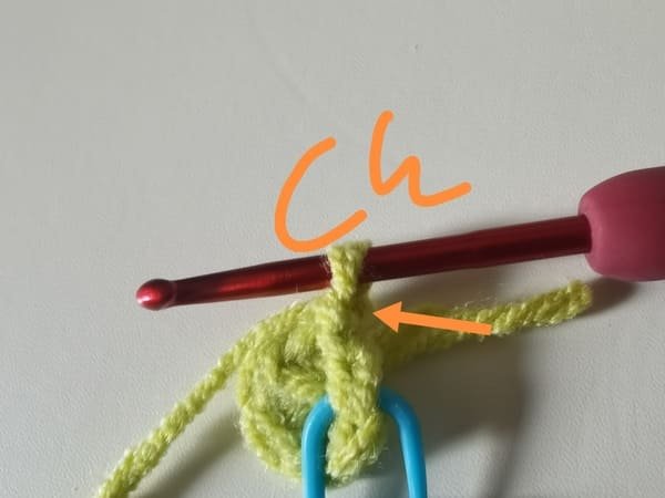 crochet chain stitch for every round for crochet peas in a pod