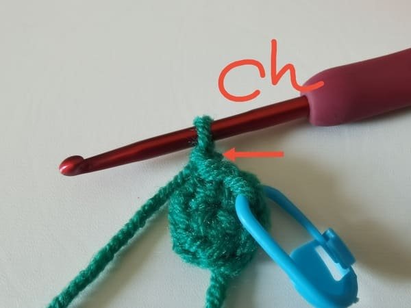 crochet chain stitch for every round for frog crochet pattern