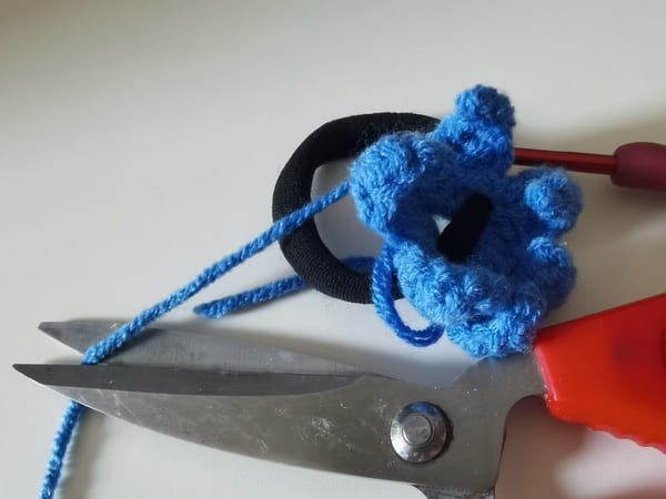 cut yarn end