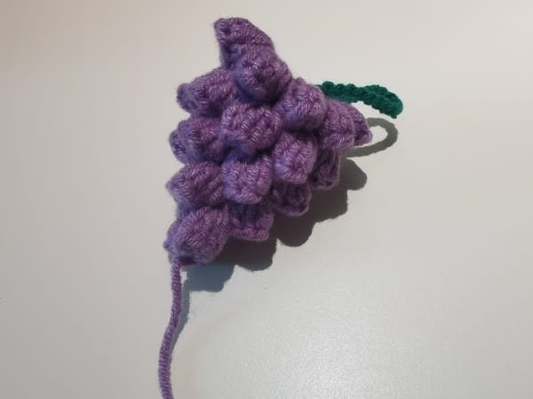 cut yarn end , bring out yarn end ,and conceal yarn end.