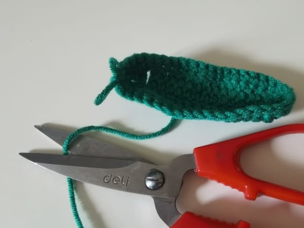 cut yarn end for crochet peas in a pod