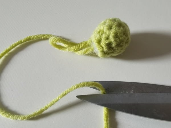 cut yarn end for crochet peas in a pod