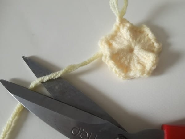 cut yarn end for round 1 for crochet butterfly pattern