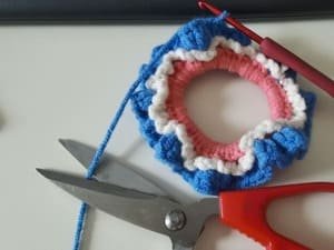 cut yarn end for round 3