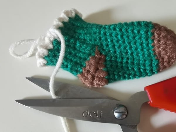 cut yarn end