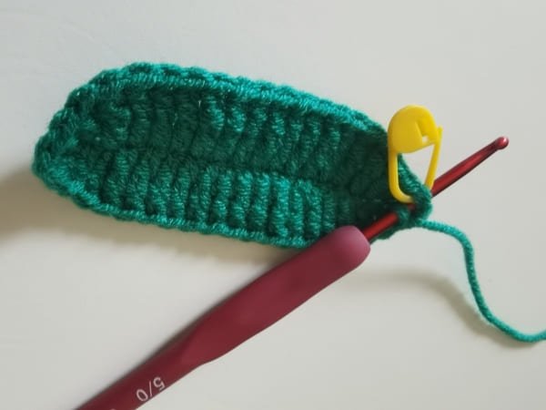 hook insert the first stitch for pea pod.