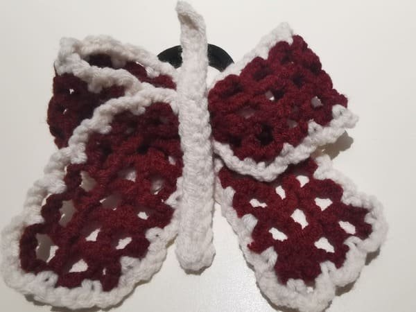 put the decorative headband at the center of bow crochet