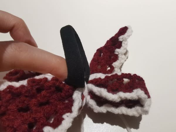 put the hair rope behind fabric