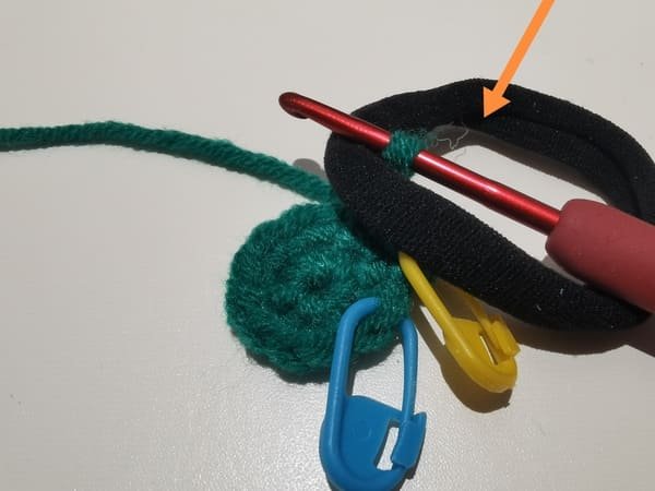 put the hair rope when we finish the first group for round 3 for sunflower hair rope crochet pattern