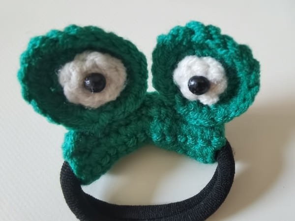 put the white eyes on the green eyes