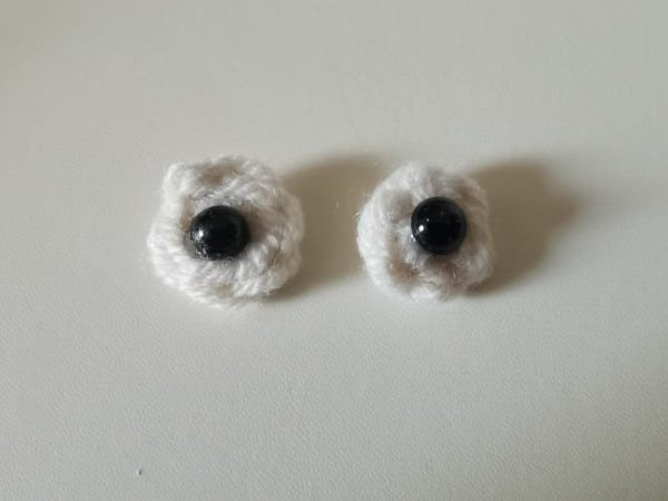 safety eyes on the white eyes