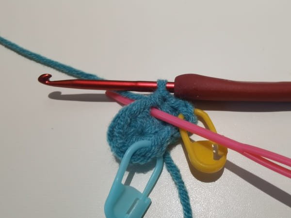show as picture, the hook insert the same hole for half double crochet increase