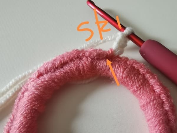 skip one stitch for next chain stitch