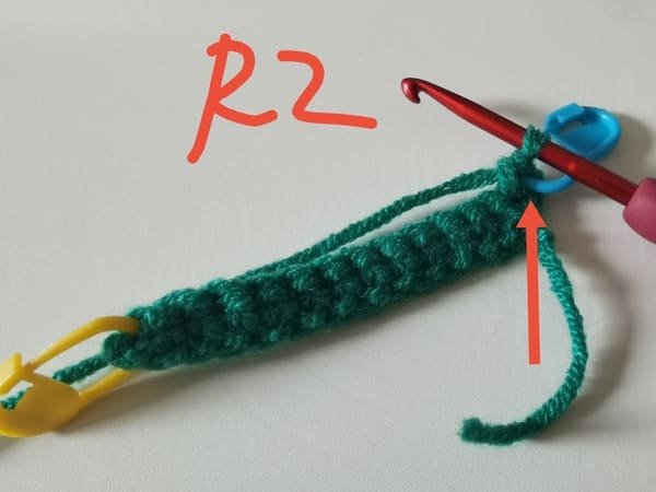 the first single crochet is competed for round 2 for frog crochet pattern