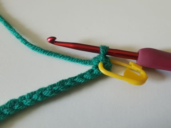 the first single crochet is completed.