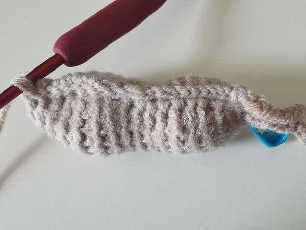 the first stem is completed for peanut crochet