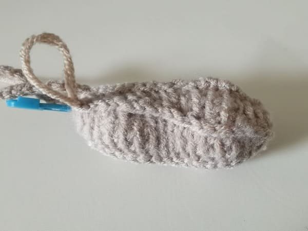 the fourth stem is completed for peanut crochet