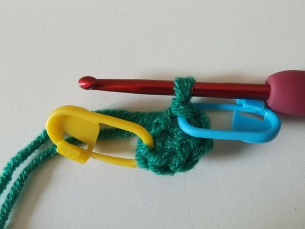 tighten up the yarn end