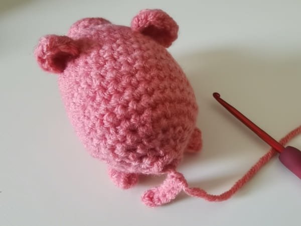use hook to bring out yarn end.