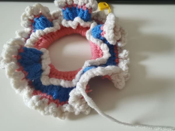 use hook to bring out yarn end