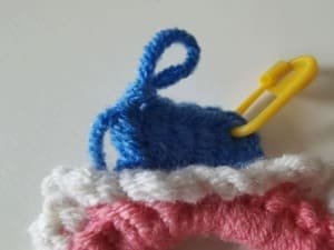 yellow marker with first stitch for round 3