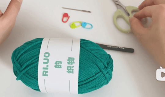material and hook for hollow bag crochet