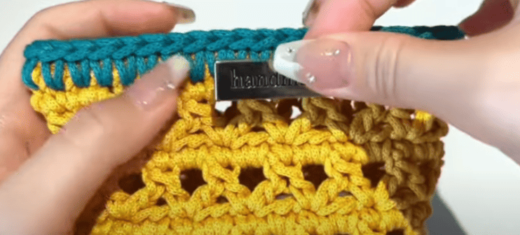 install handmade label for hollow mobile phone bag crochet