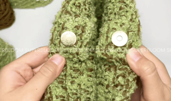 sew the small gasket on the bag for Mixed Color Vegetable Basket Tote Bag Crochet
