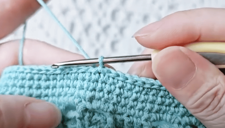 crochet opening for crochet Relief Pattern Bag
