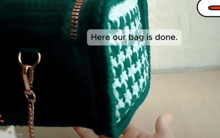 put chain strap on the bag for crochet houndstooth bag