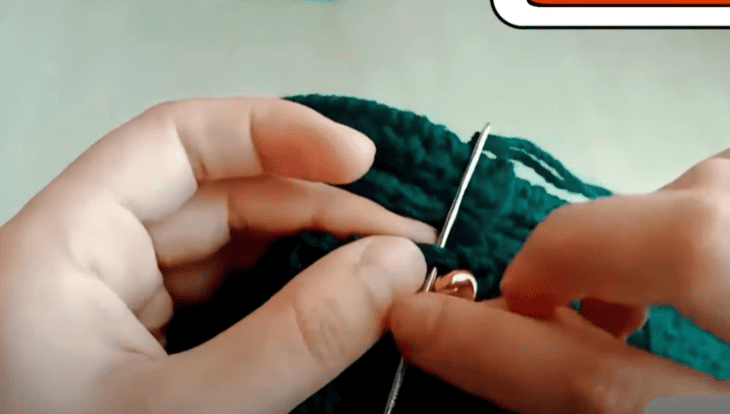 sew bottom with body for crochet houndstooth bag